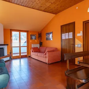 Spacious Mountain View Attic , Barzio Italia